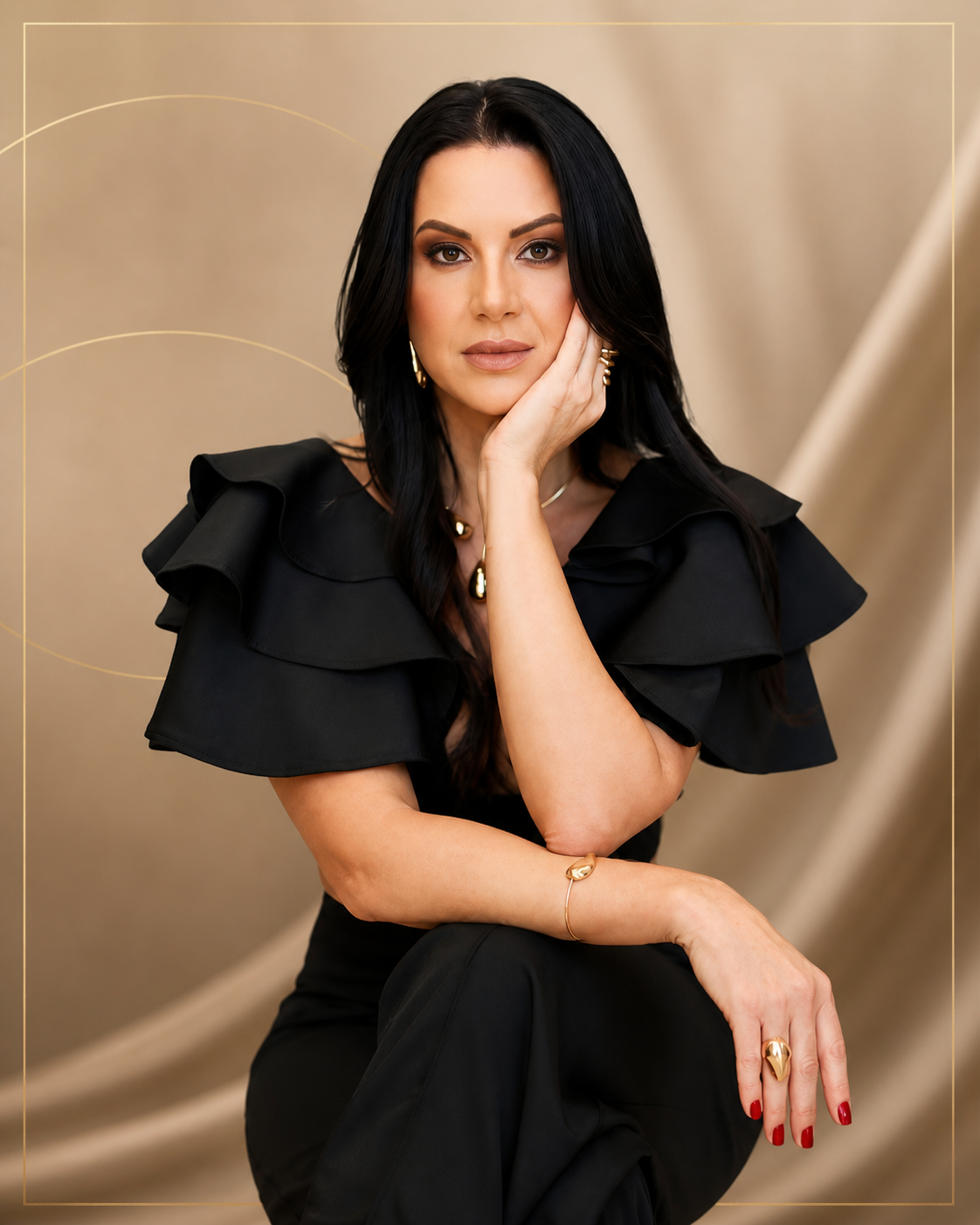 Mulher elegante em tons nude representando o método Código da Autoimagem